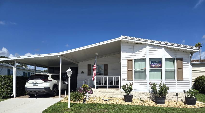 Palmetto, FL Mobile Home for Sale located at 8709 26th Ave E Sun Key Village